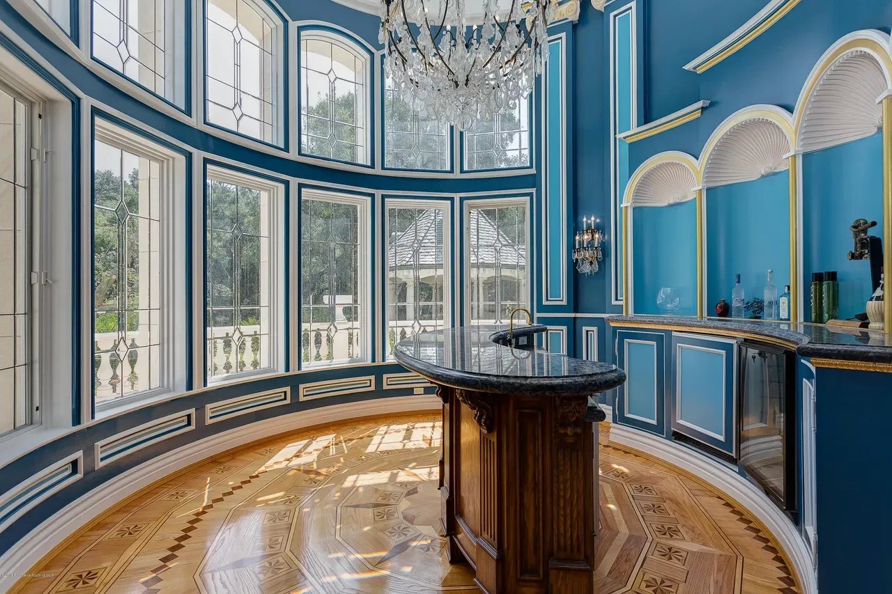 4158 Commonwealth Ave