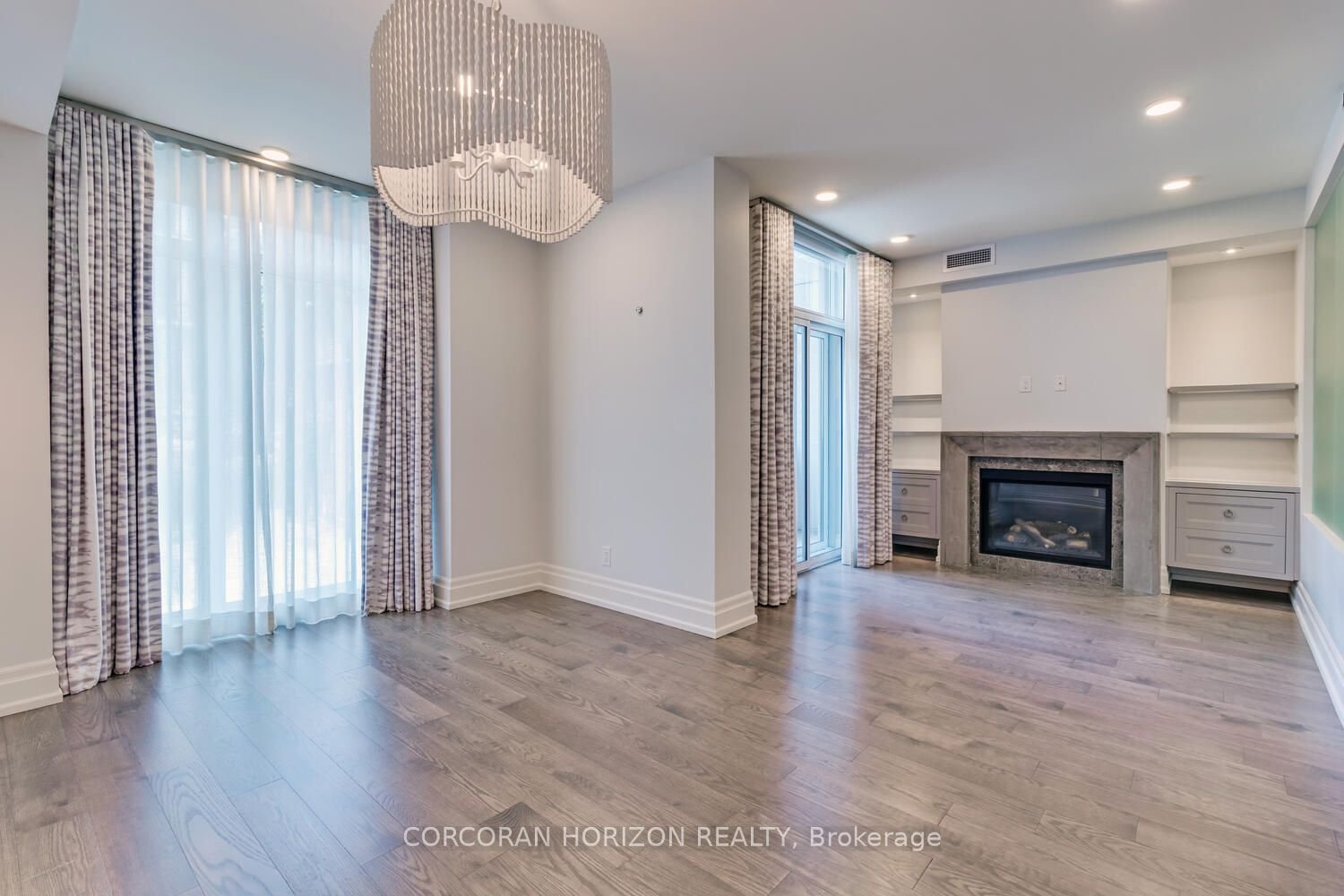 GRAND TOWNHOUSE IN THE ANNEX