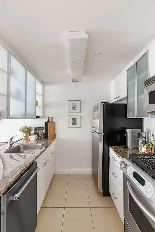 210 Warren Street 8-Q