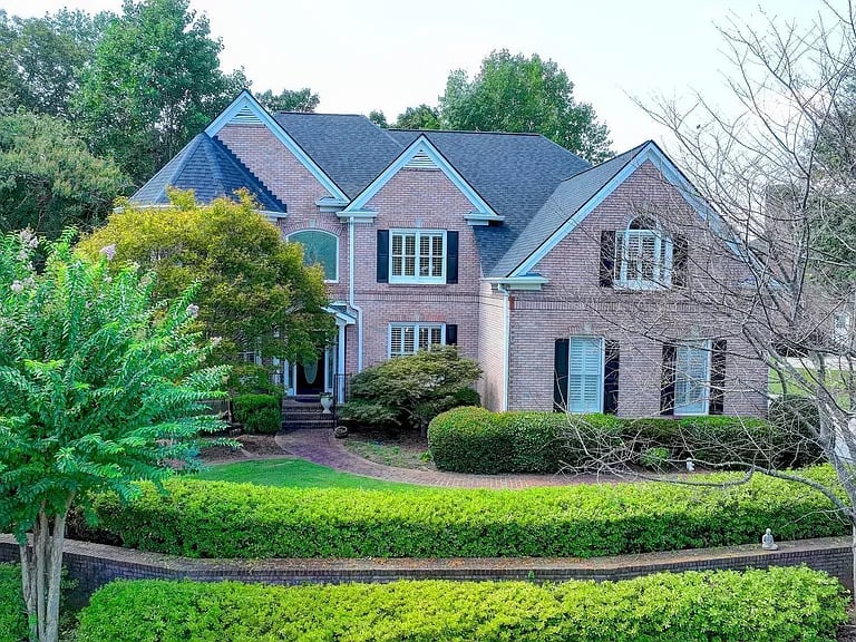190 Trowbridge Rd