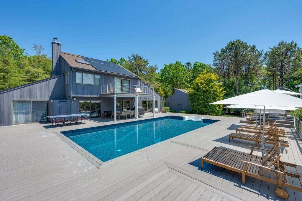5 Honeysuckle Lane, East Quogue