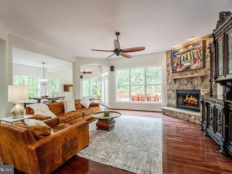 106 Calvary Ct SE