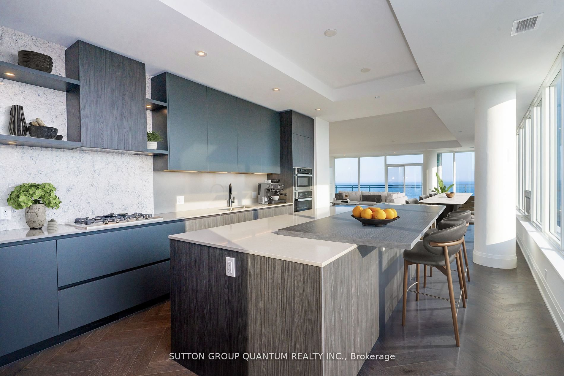 55 Port St E 602