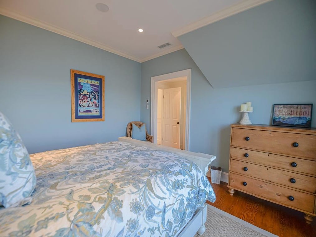 96 Beach Rd