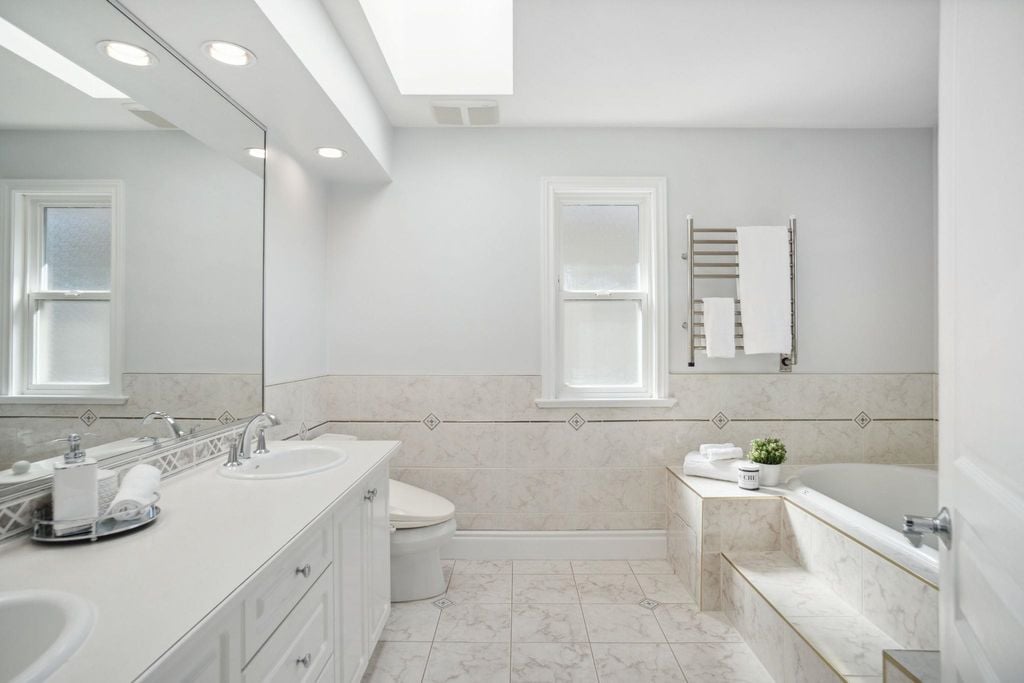 116 W 46th Ave