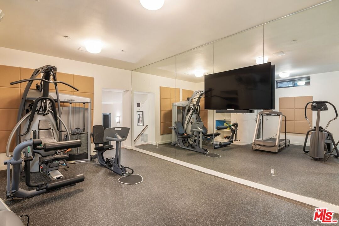 Aria Manor, Sunset Plaza Dr, 90069