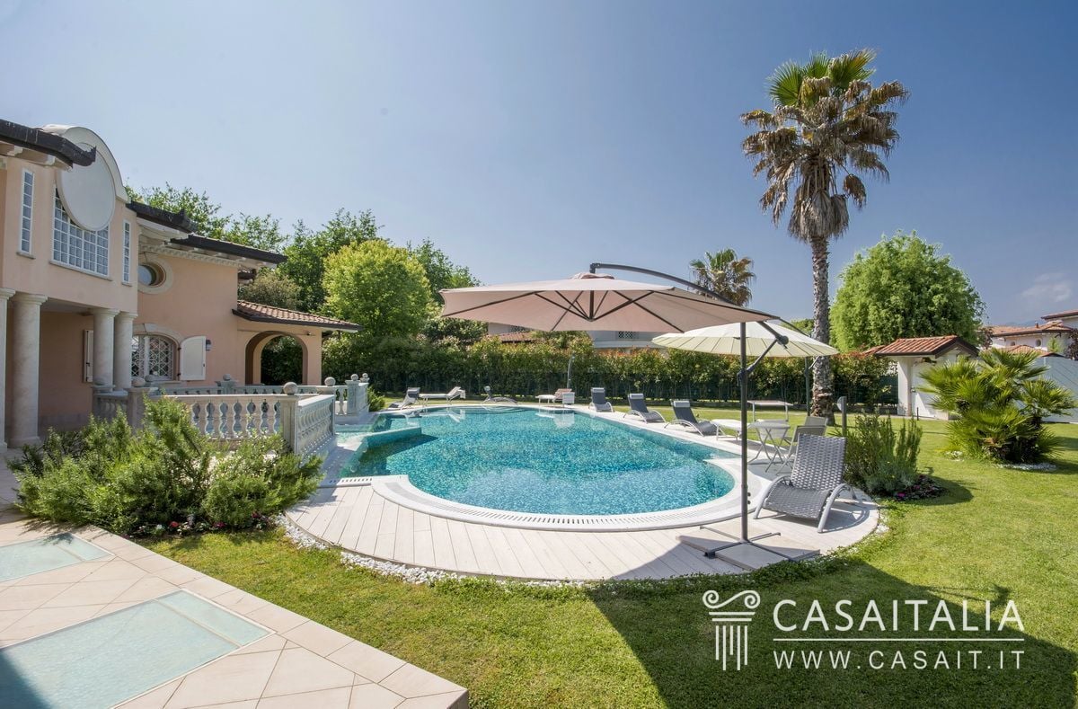 Luxurious Villa in Forte Dei Marmi