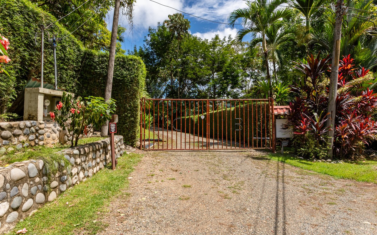 Tropical Getaway with Two Villas and Lush Gardens Near the Heart of Uvita
