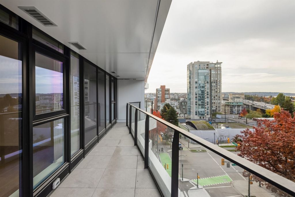 889 Pacific St, #706