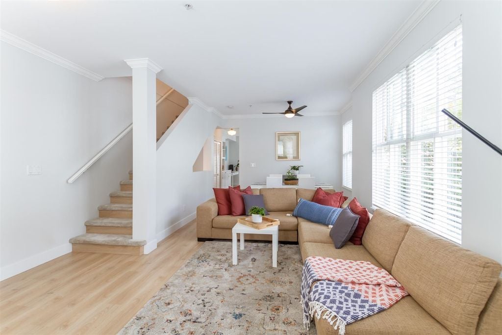 8515 Aquitania Pl