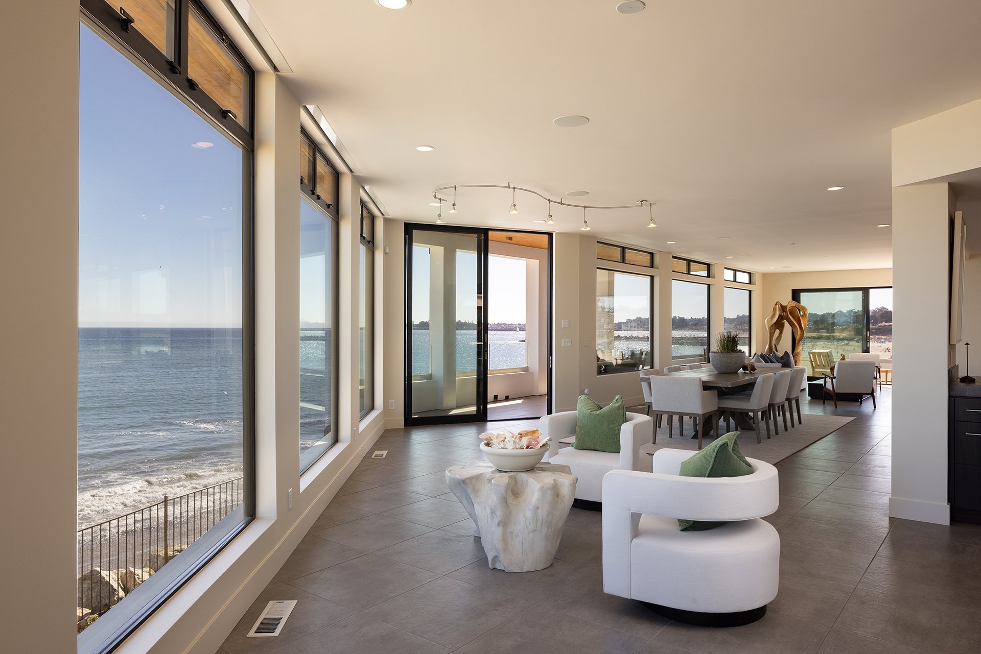Contemporary Oceanfront Retreat