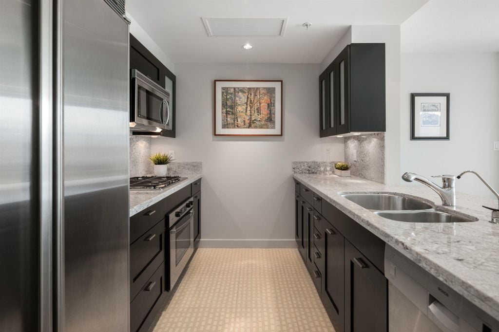 590 Nicola St, #2205