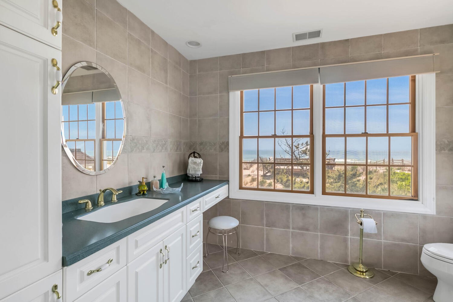 Summer Rental on the Oceanfront with Pool
