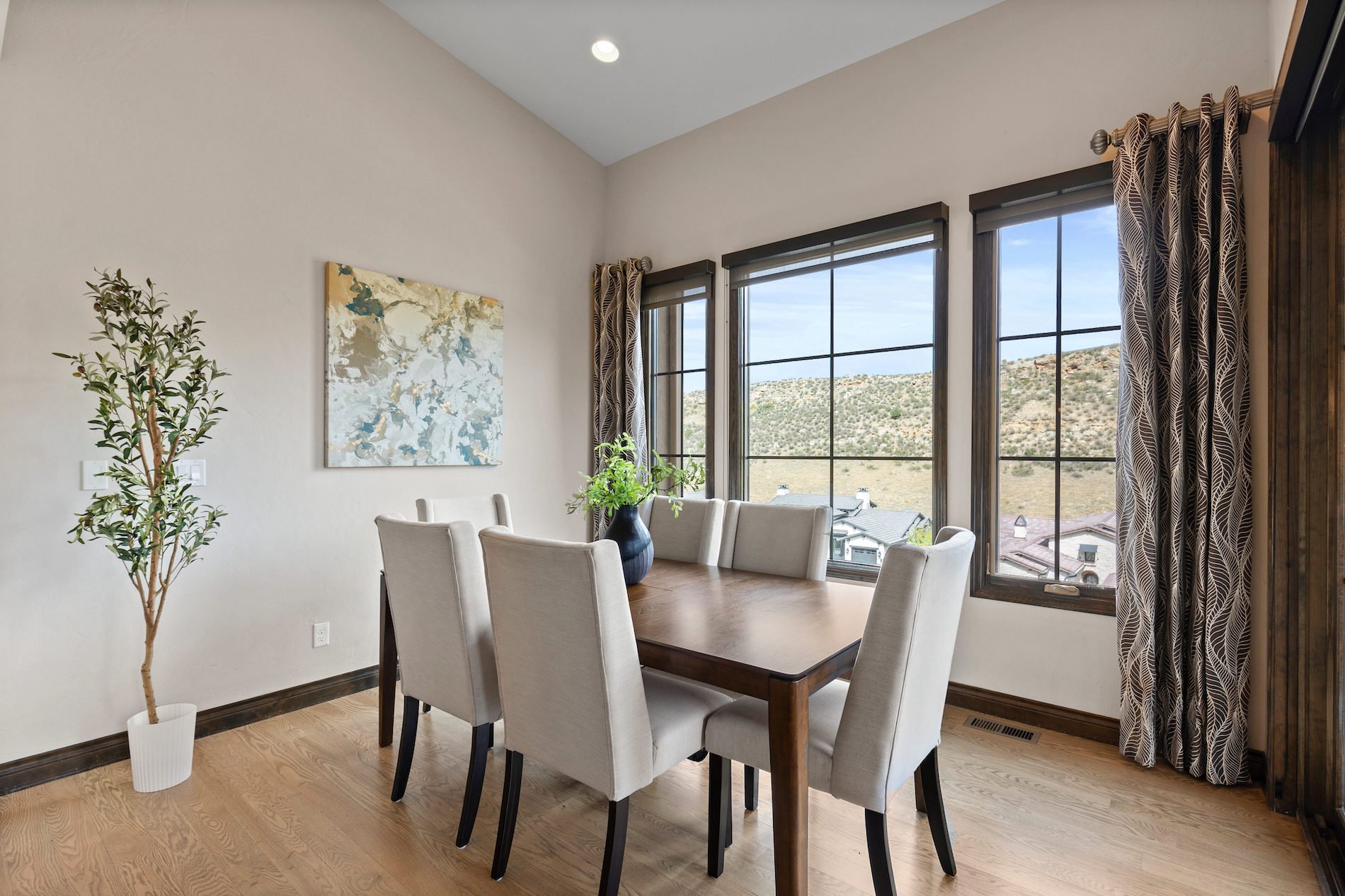 8122 Raphael Lane
