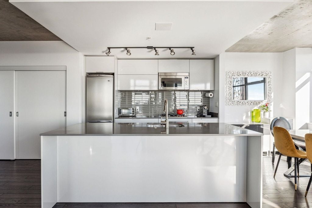 128 W Cordova St, #3506