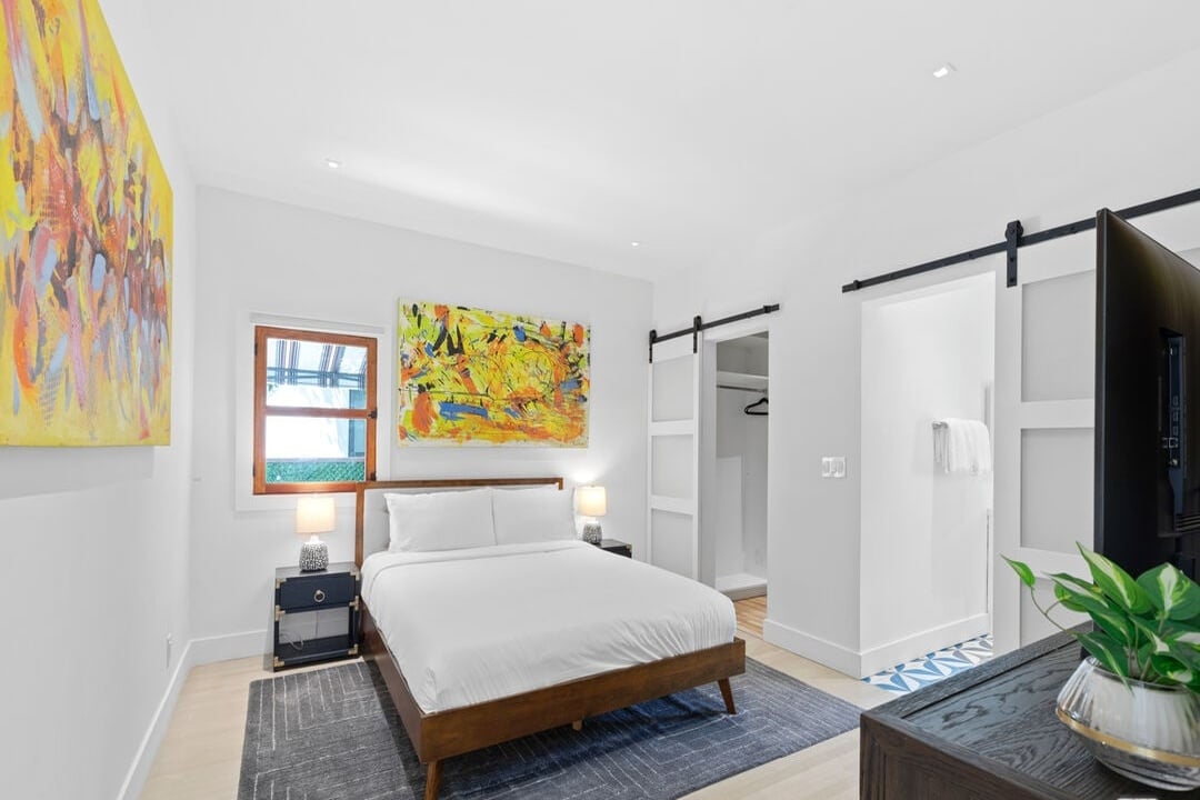 N Crescent Heights Blvd, 90048