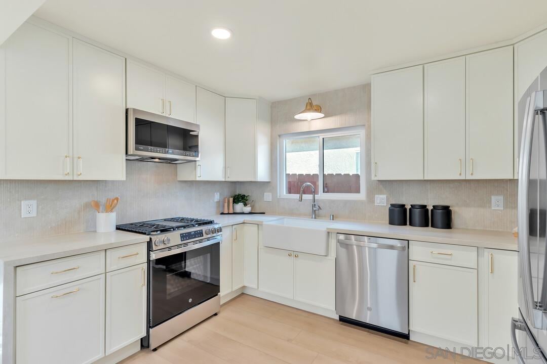 2275 Emerald St, San Diego, CA 92109