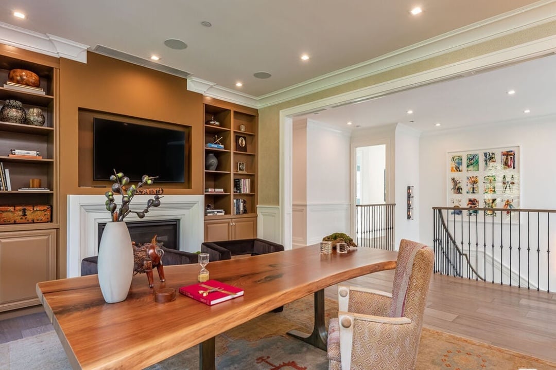 Monarch Reserve, N Norman Pl, 90049