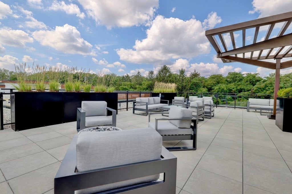 1575 Lakeshore Road #462