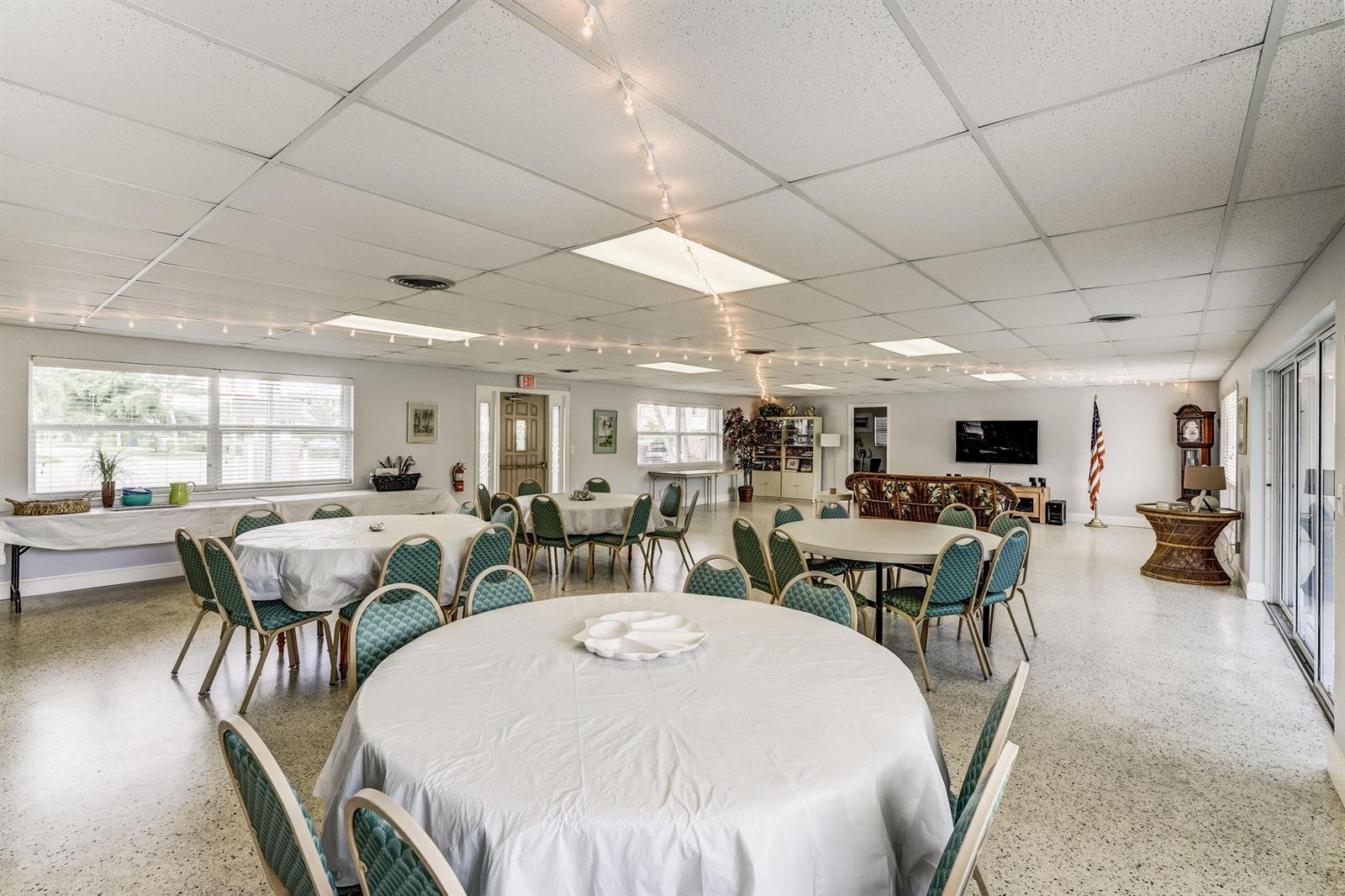100 Shore 307 Ct