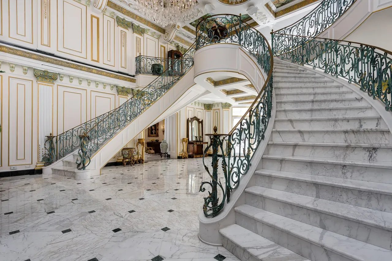 4158 Commonwealth Ave