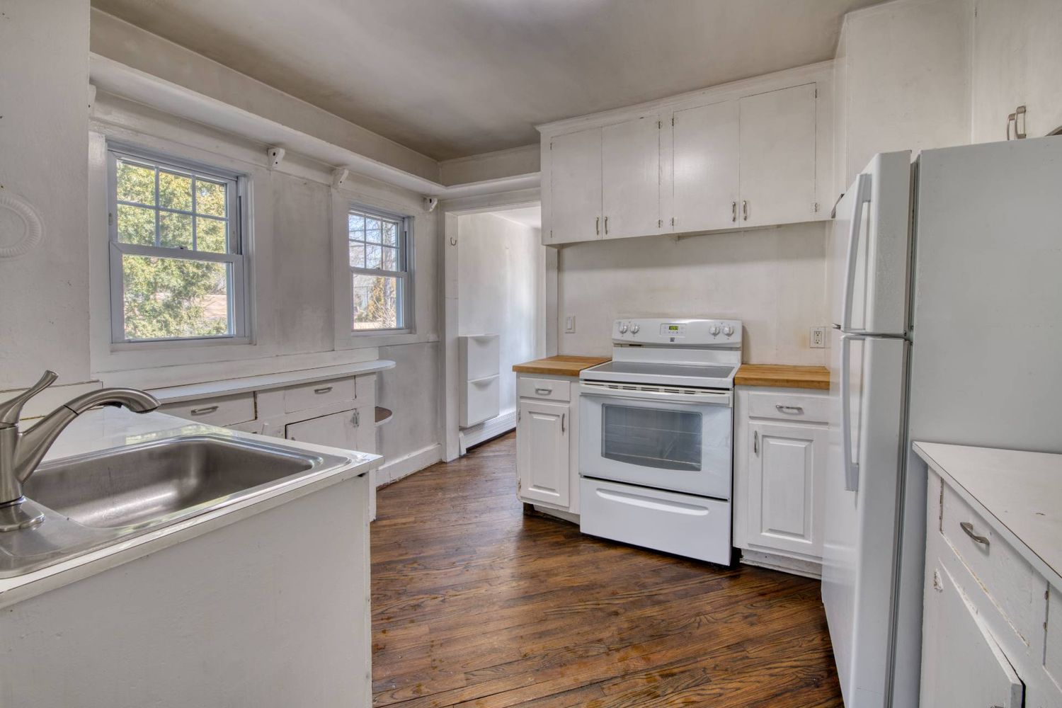 Charming Southampton Cottage Near Little Fresh Pond