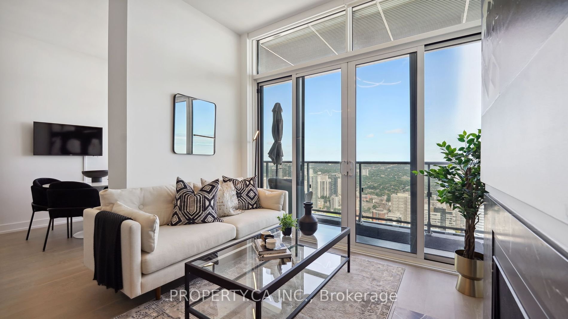 BAY STREET'S CAPTIVATING SUITE