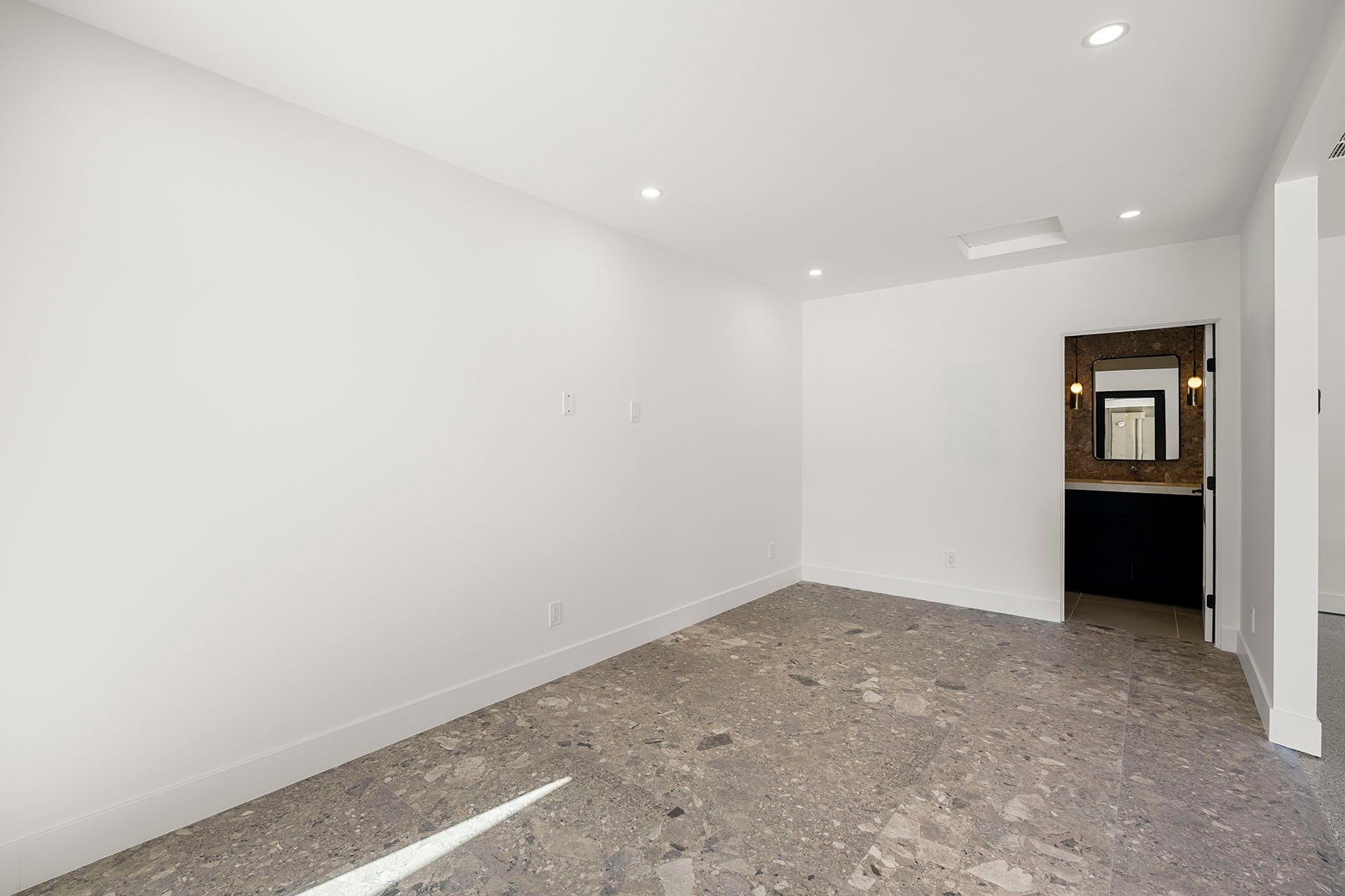 3500 E LINCOLN Drive 26