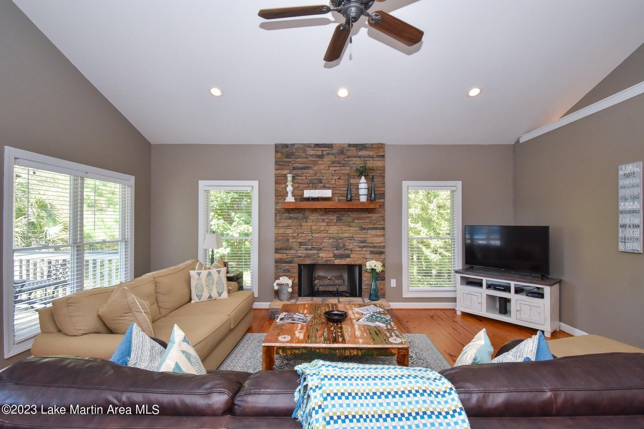 146 Morgan Ln