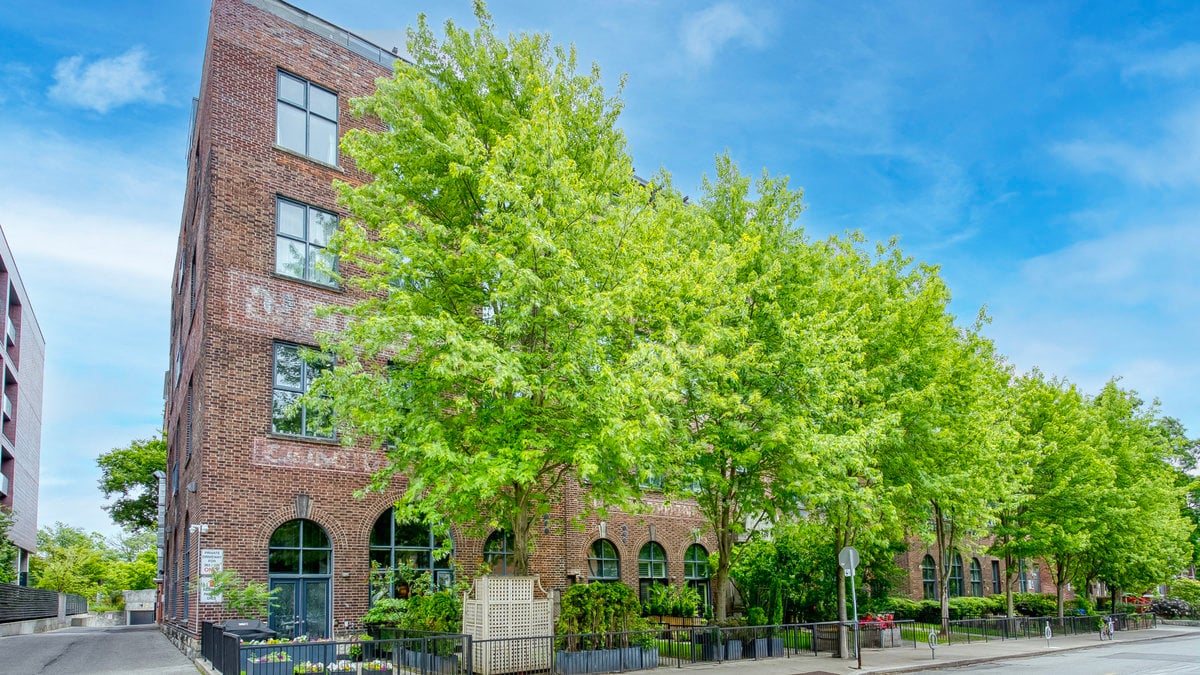 369 Sorauren Ave #312