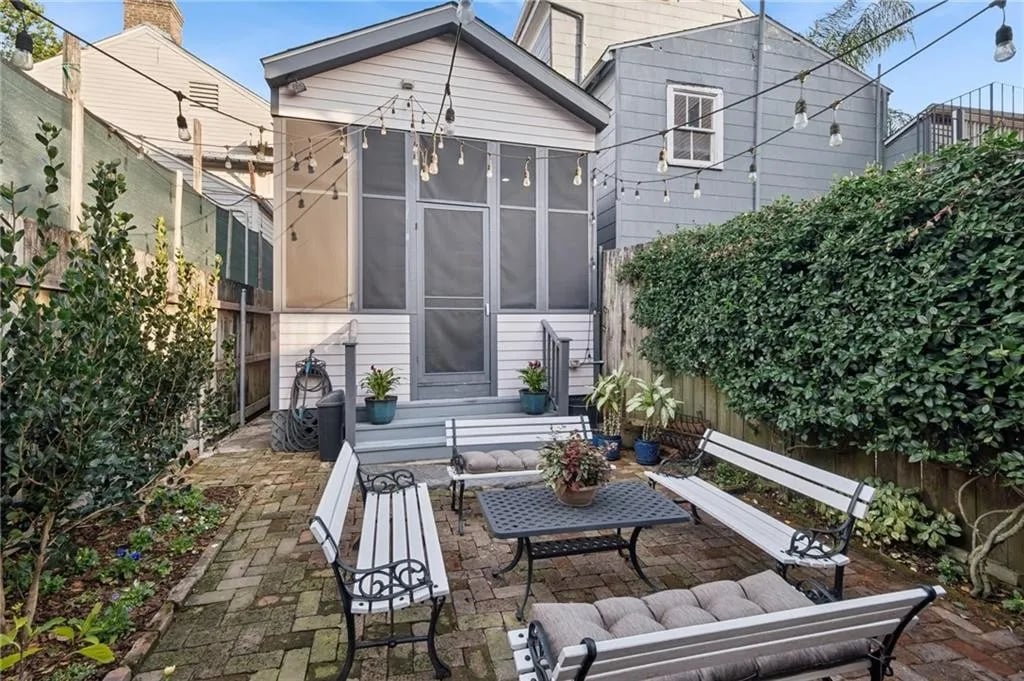 1227 Annunciation St