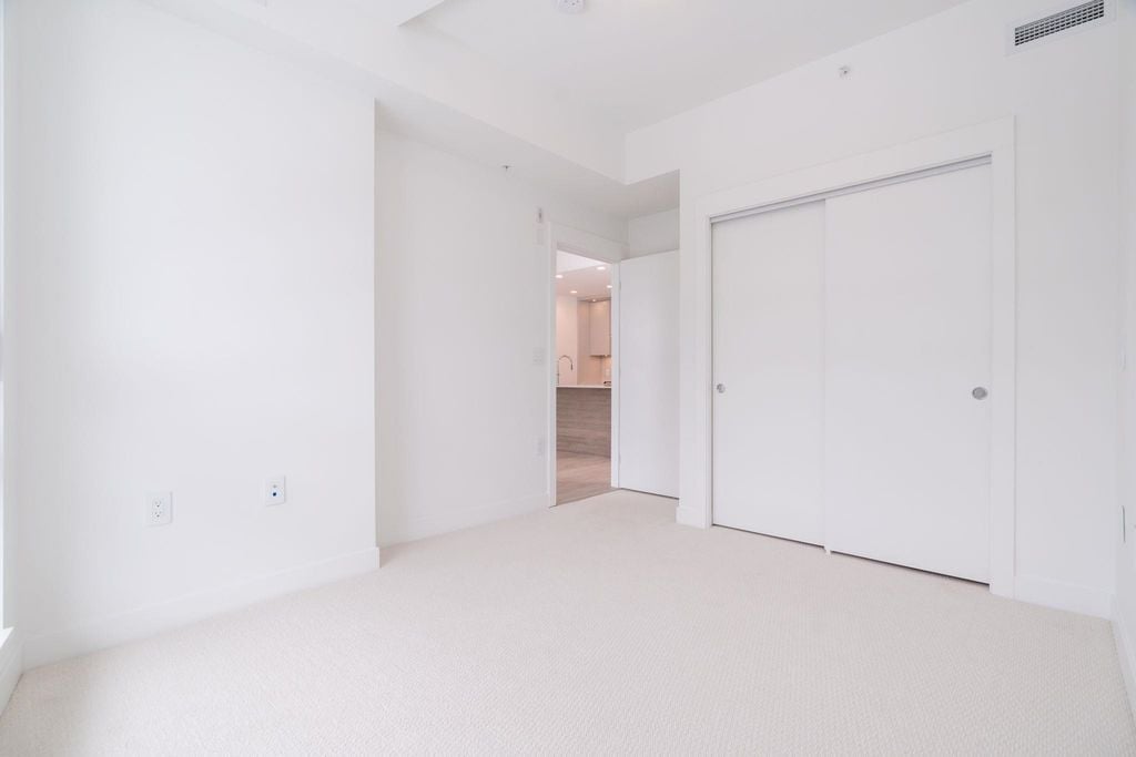 7638 Cambie St, #204
