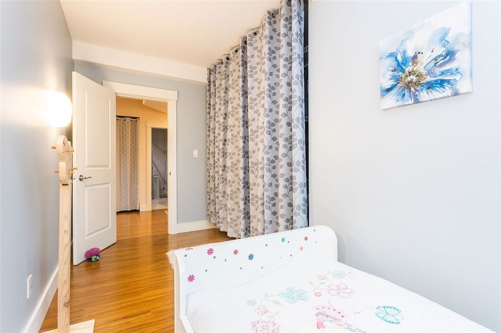 228 Gifford Pl