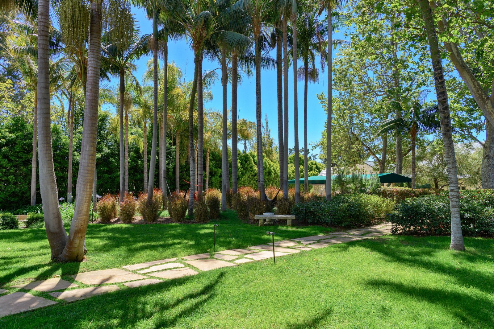 6625 Zumirez Dr