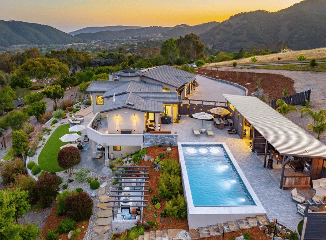 An Elevated Coastal Estate Above San Luis Bay