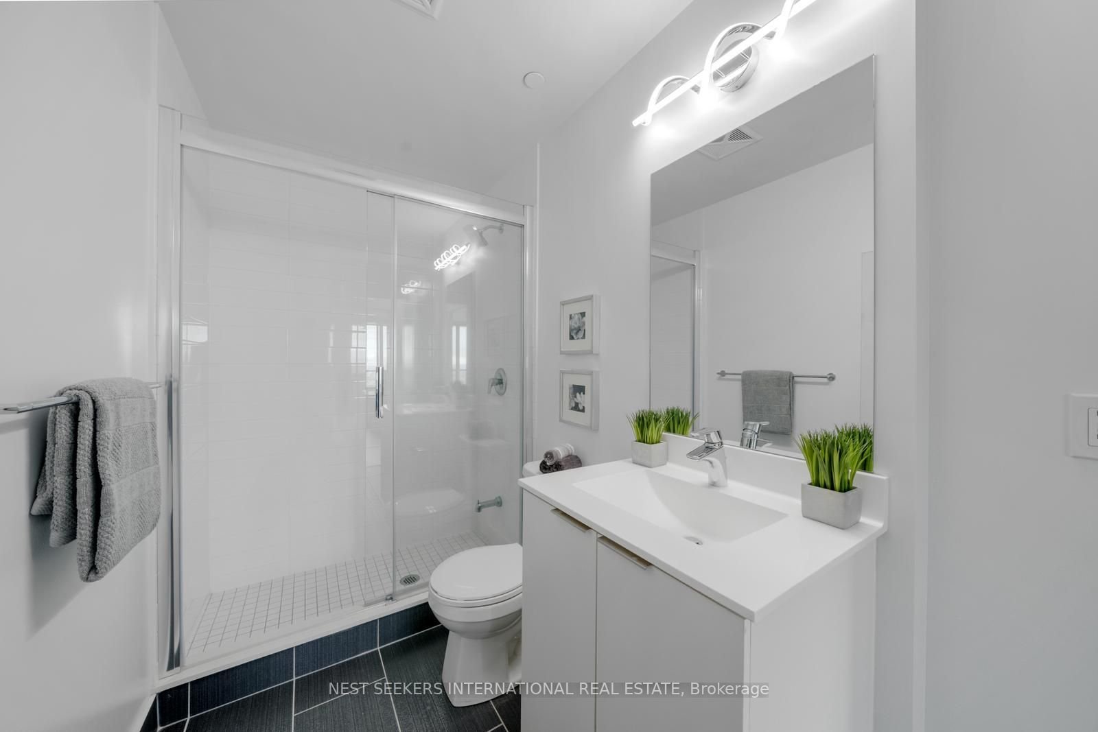 LUXURY AT SKYTOWER 