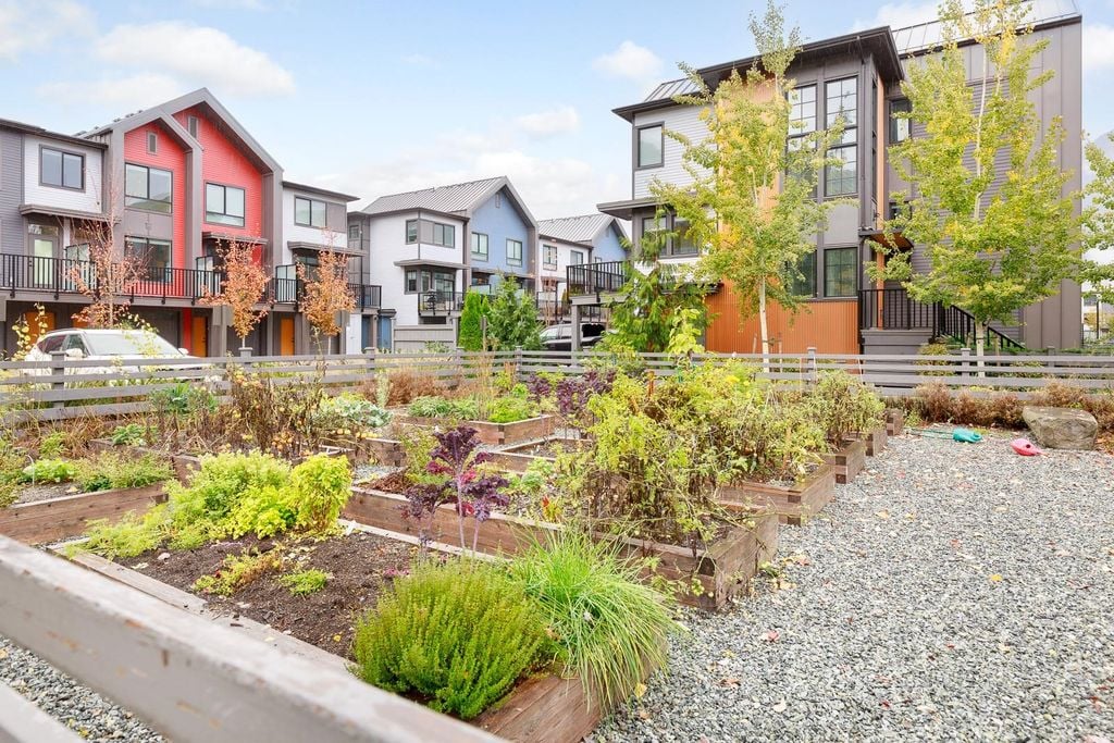 1361 Peakside Pl