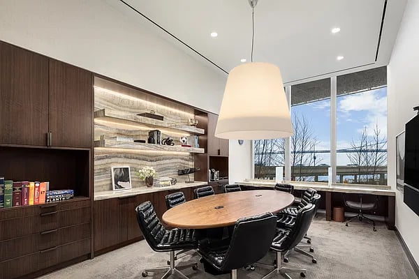 252 South Street Unit: 8J