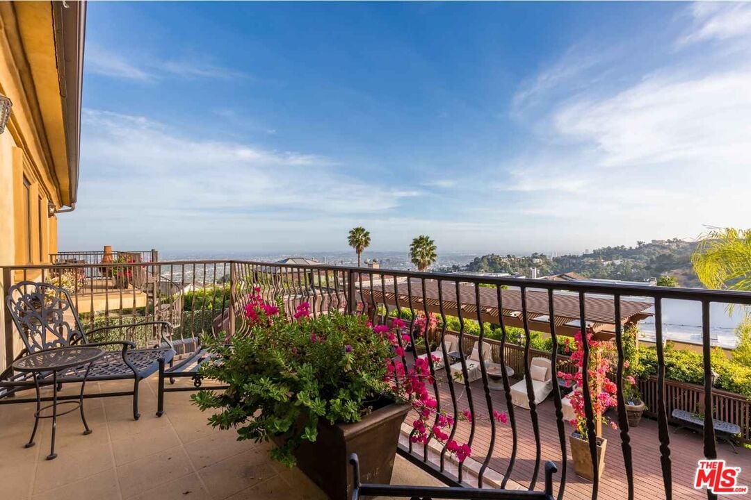 Celestia Crest, Venus Dr, 90046