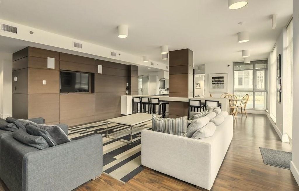 3008 Glen Dr, #1702