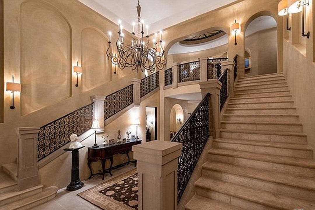 Velvet Manor
