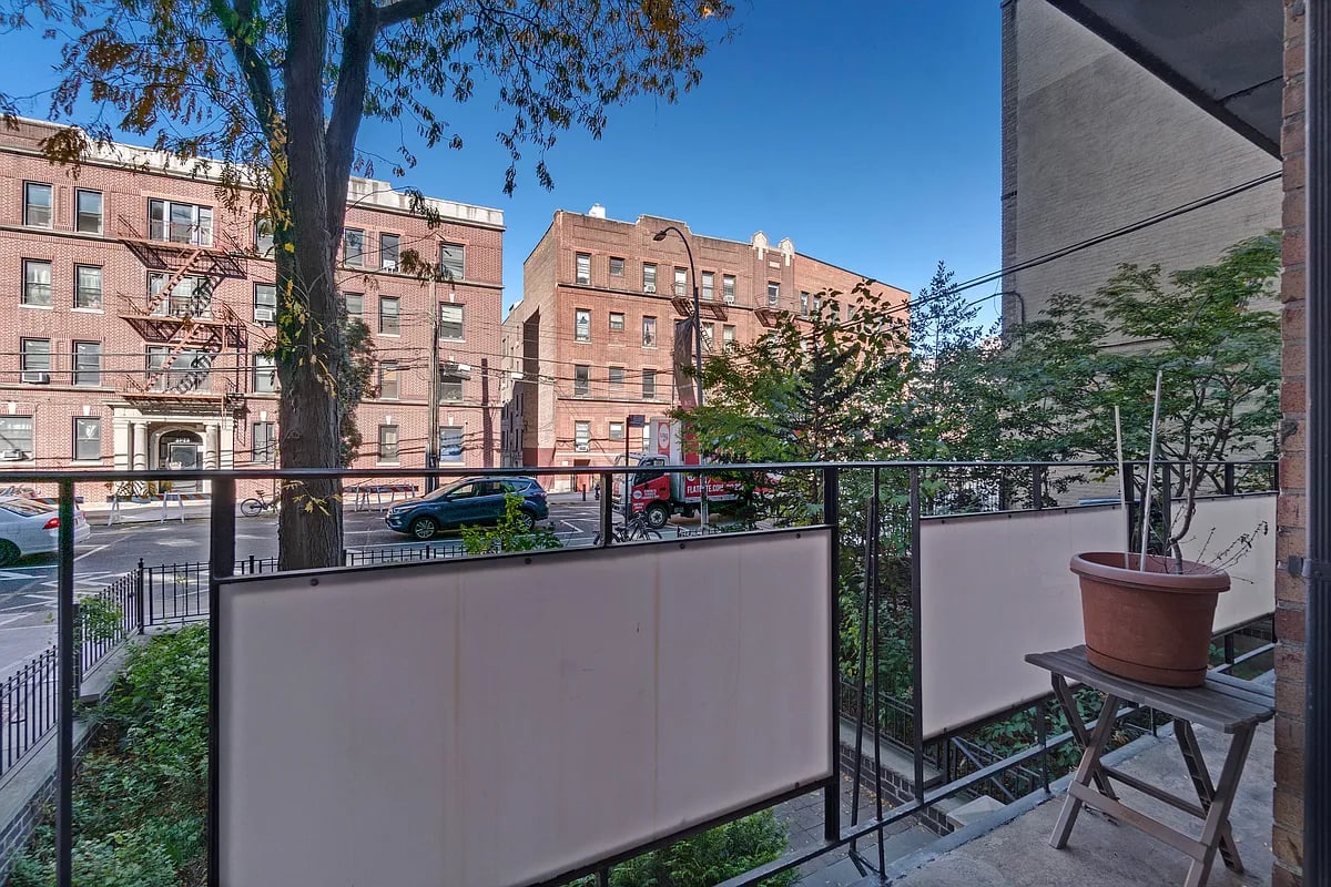 31-23 Crescent St #1D