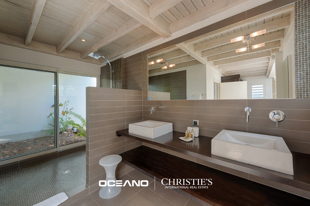 VILLA NO LIMITS AND VILLA CALLISTO