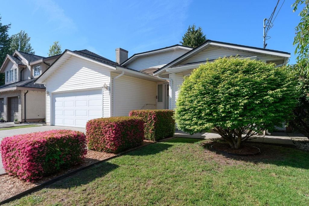 15729 20 Ave