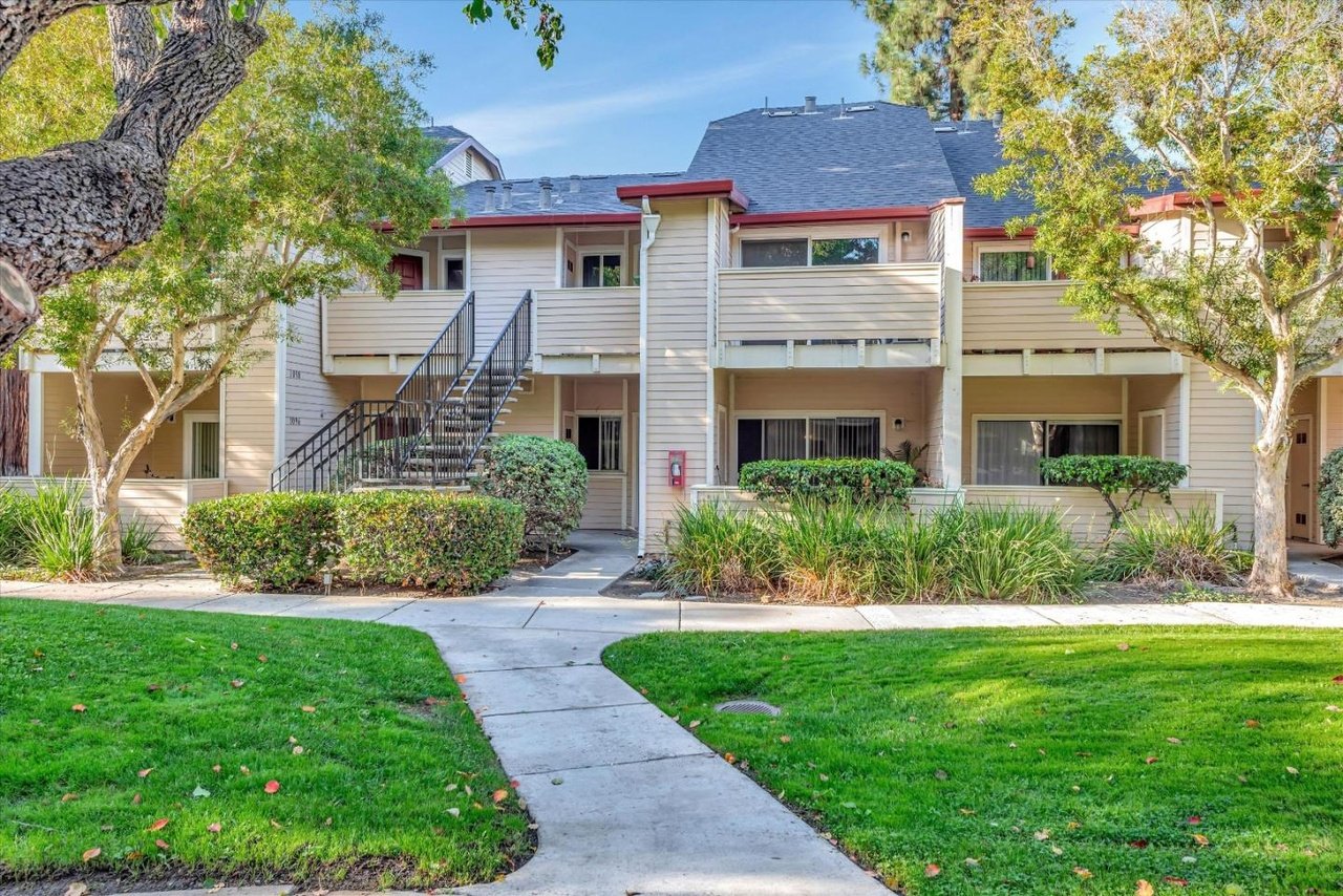 1094 Cedar Gables Dr