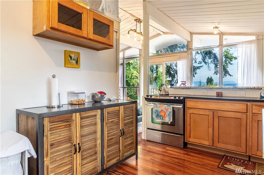 1389 SE Camano Dr