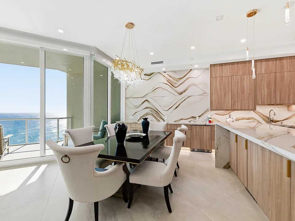 1063 Hillsboro Mile #807