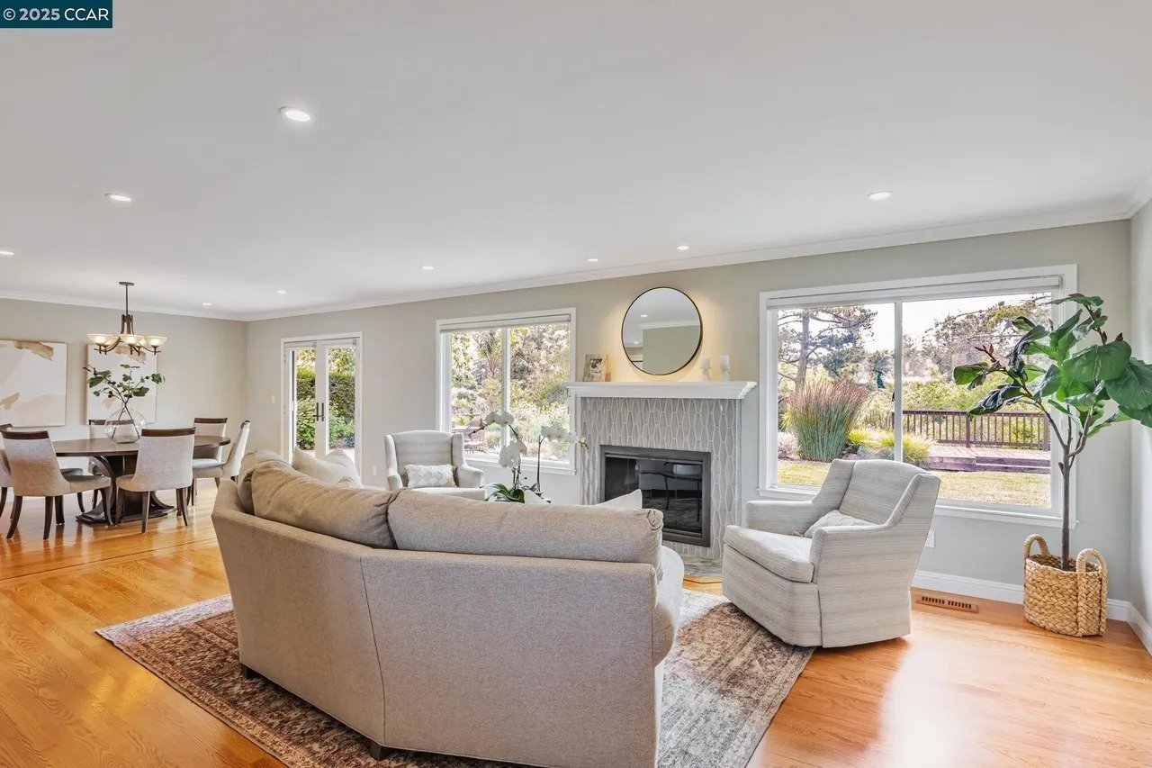 372 Birchwood Dr