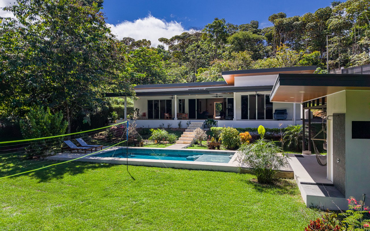 Unique Riverfront Home With Prime Location in Uvita
