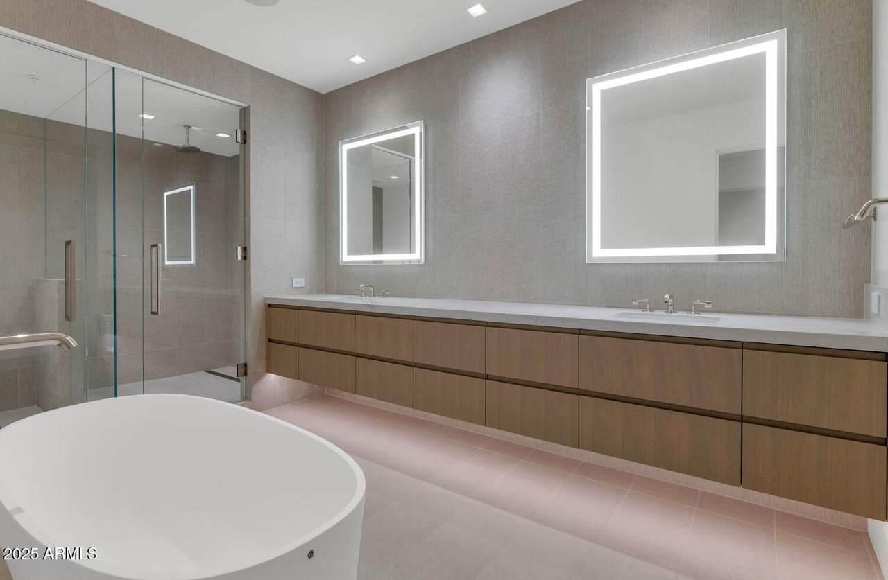 6587 N Palmeraie Blvd, #2007